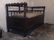 резная,  дубовая софа и стол 19-го века.