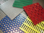 Перфорированные экраны для столов и рецепшинов