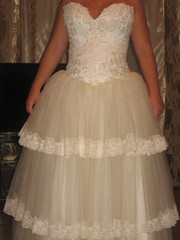 Продам шикарное свадебное платье Платье очень красивое и шикарно смотр