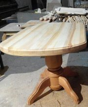Стол из ясеня на балясине+4 табурки тоже на балясинах.